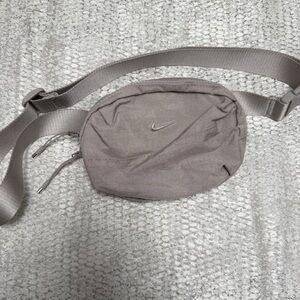 Nike Aura Crossbody bag (2L)